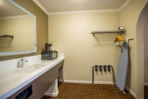 Best Western Inn - image 12