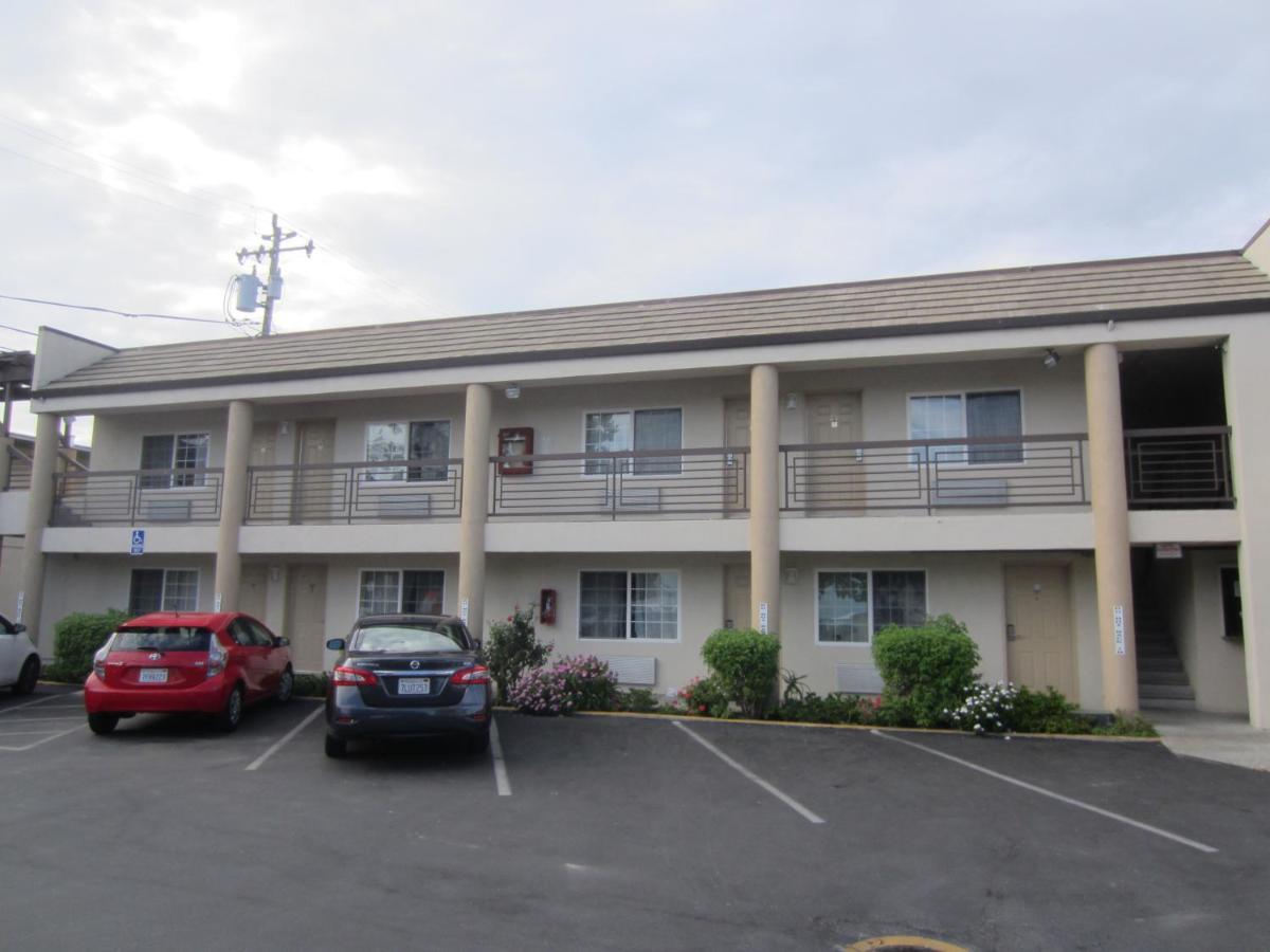 Redwood Creek Inn - image 2