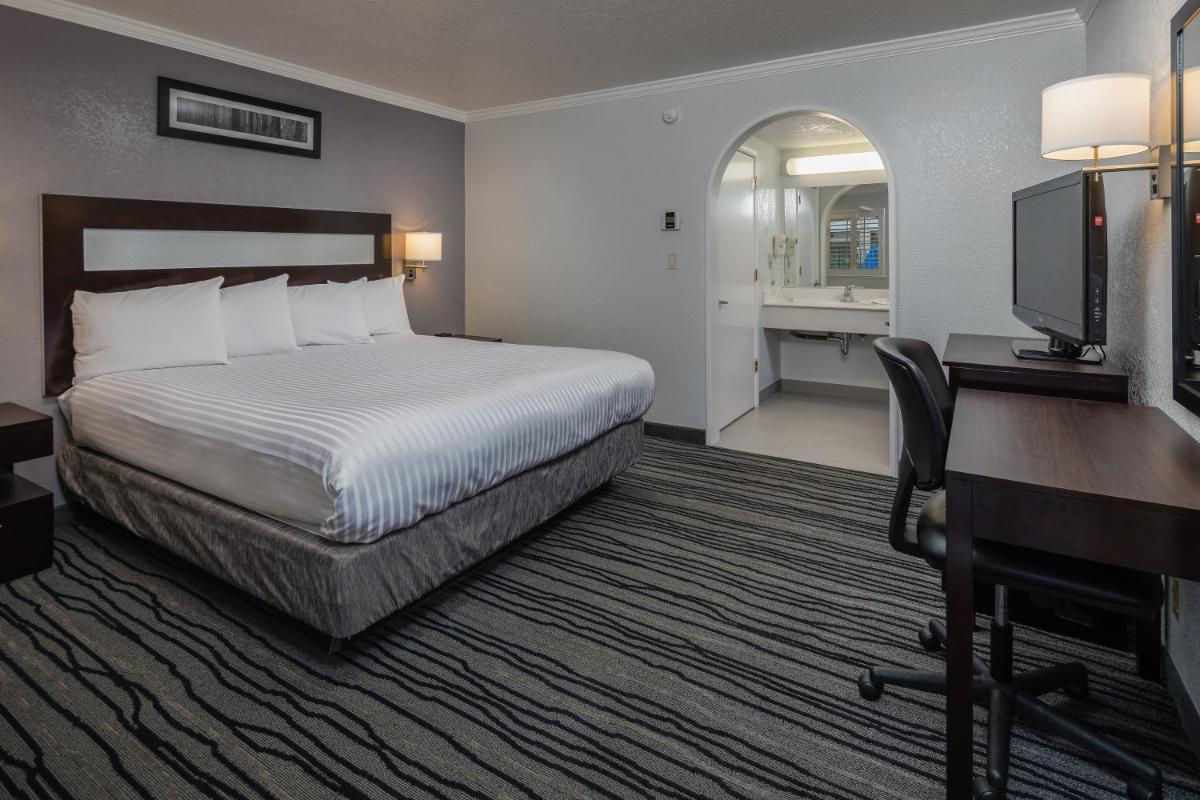 Redwood Creek Inn - image 3