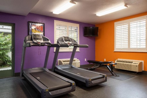 Atherton Park Inn and Suites - image 10
