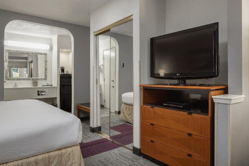 Atherton Park Inn and Suites - image 11