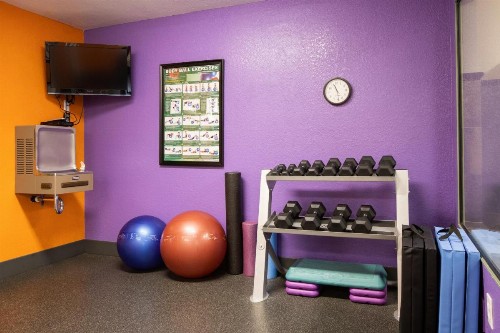 Atherton Park Inn and Suites - image 12