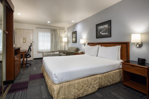 Atherton Park Inn and Suites - image 13