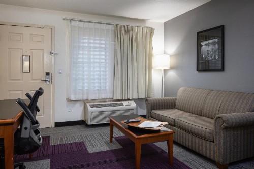 Atherton Park Inn and Suites - image 18