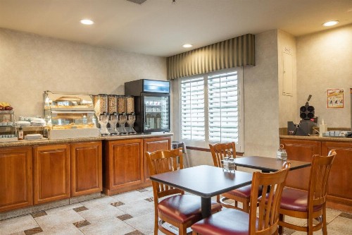 Atherton Park Inn and Suites - image 2