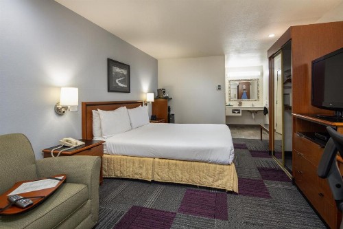 Atherton Park Inn and Suites - image 22