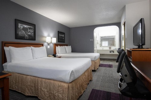 Atherton Park Inn and Suites - image 28
