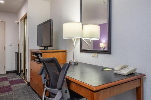 Atherton Park Inn and Suites - image 29