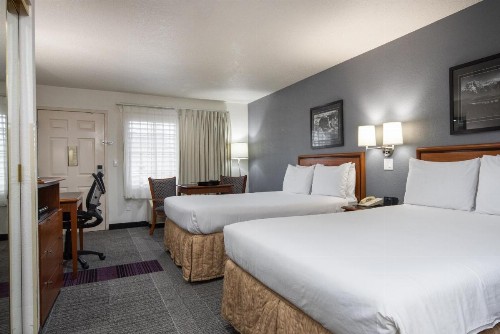 Atherton Park Inn and Suites - image 33