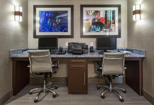 Holiday Inn Express Redwood City Central an IHG Hotel - image 7