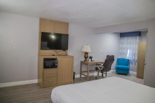 Days Inn by Wyndham Redwood City - image 10