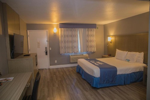 Days Inn by Wyndham Redwood City - image 6