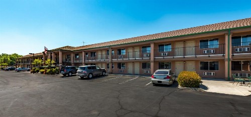Edge Water Inn - image 14