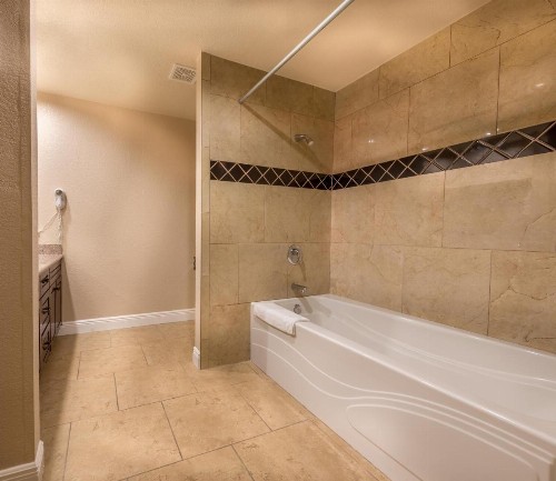 Edge Water Inn - image 15
