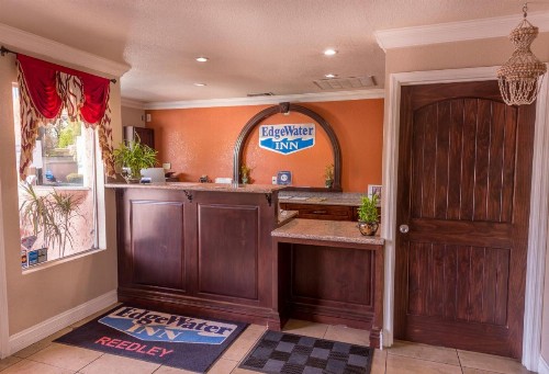 Edge Water Inn - image 5