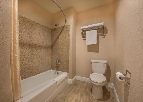 Edge Water Inn - image 7