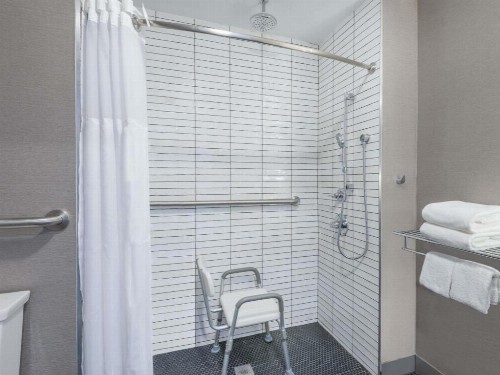 Wyndham Garden LaGuardia South - image 11