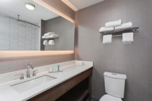 Wyndham Garden LaGuardia South - image 17