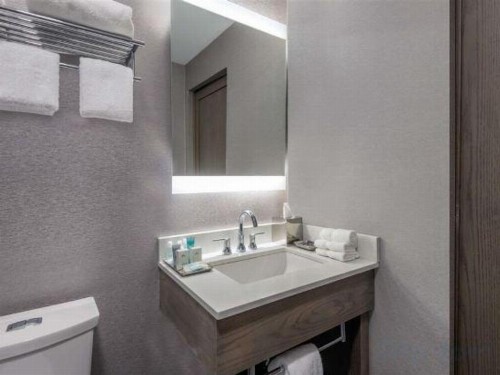 Wyndham Garden LaGuardia South - image 27