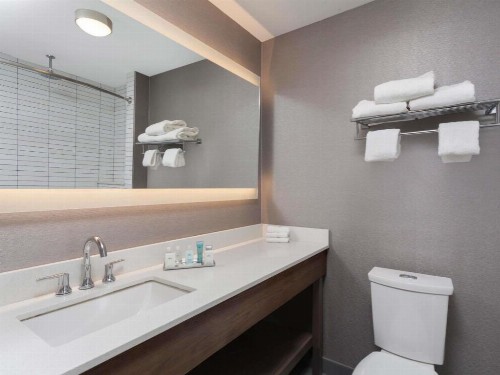Wyndham Garden LaGuardia South - image 8