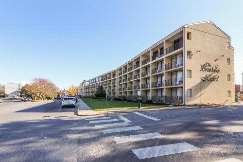 Breakers Hotel & Suites