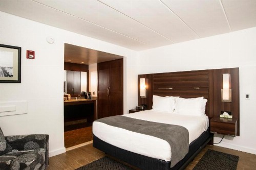 Crosswinds Motel - image 16