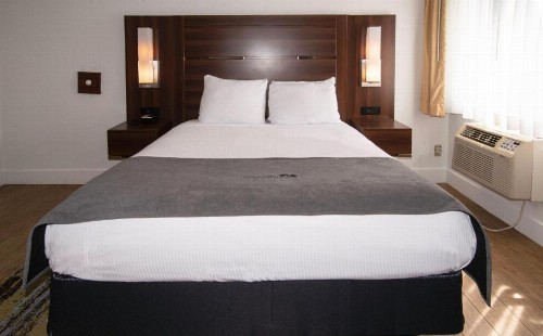 Crosswinds Motel - image 20
