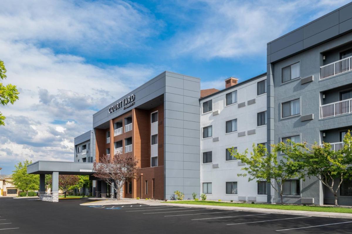 Courtyard Reno - main image