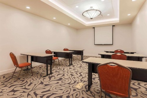 Hilton Garden Inn Reno - image 42