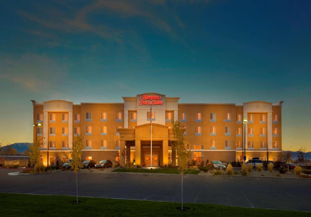 Hampton Inn & Suites Reno - image 2