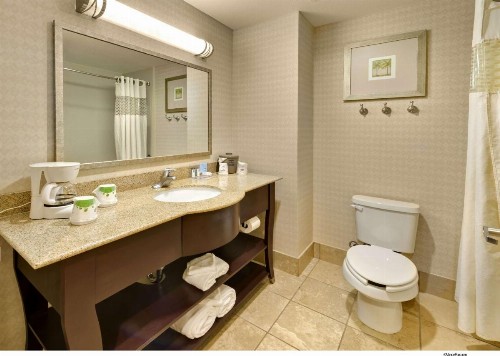 Hampton Inn & Suites Reno - image 21
