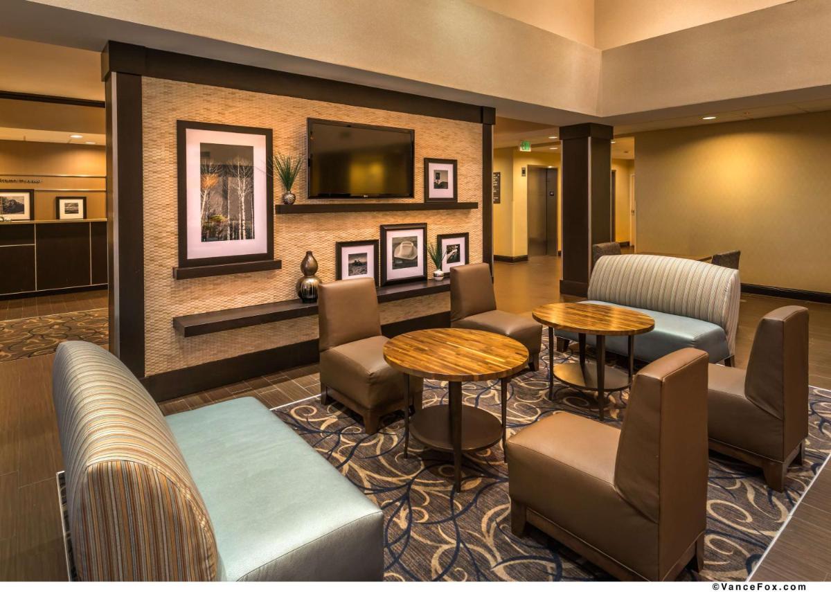 Hampton Inn & Suites Reno - image 3