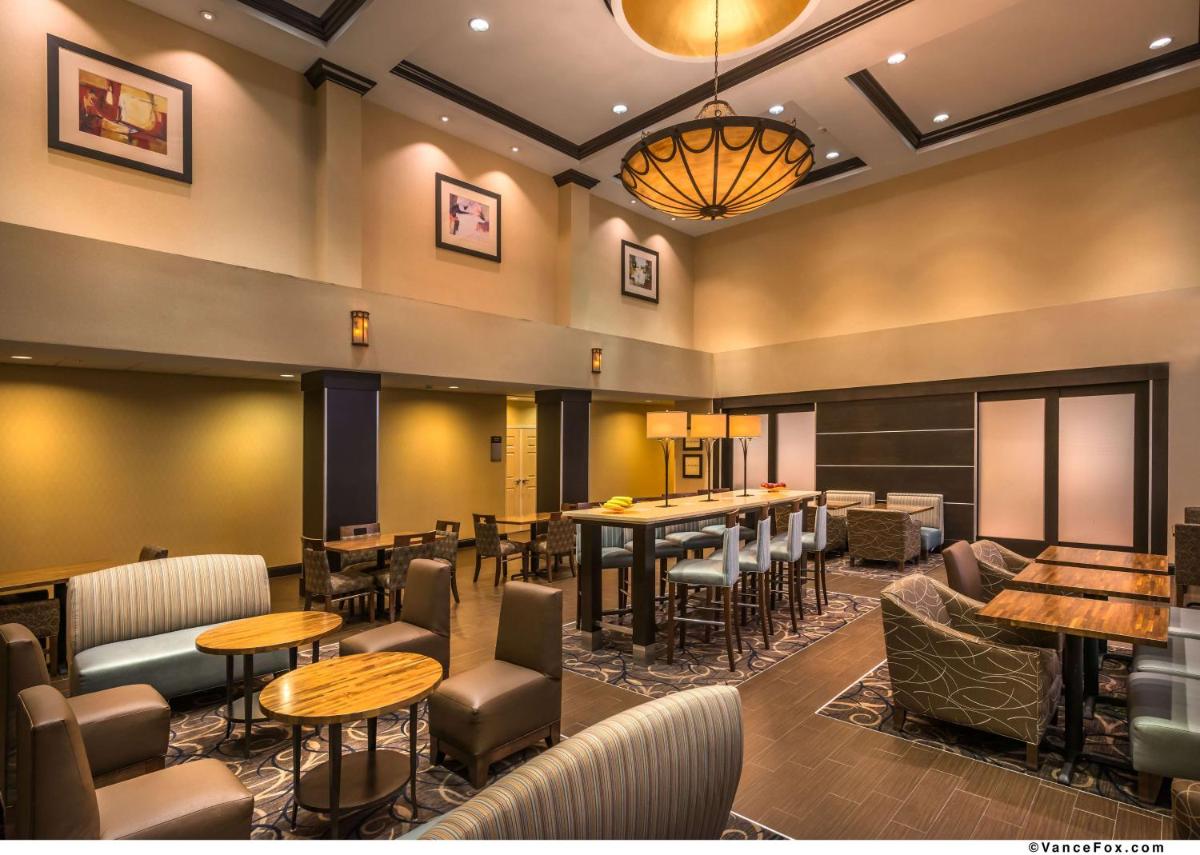 Hampton Inn & Suites Reno - image 4