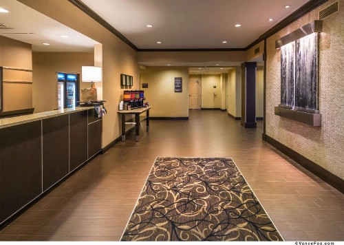 Hampton Inn & Suites Reno - image 5