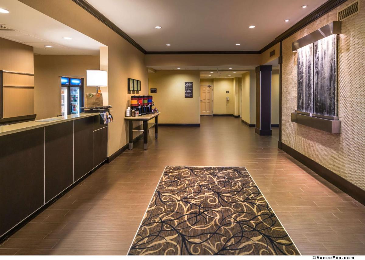 Hampton Inn & Suites Reno - image 5