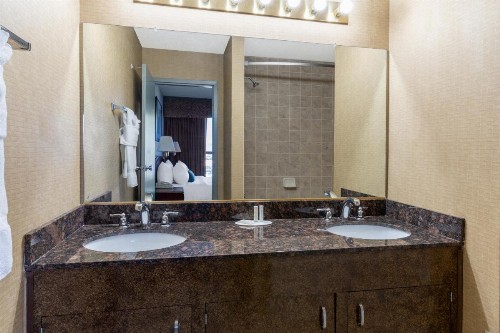 Ramada by Wyndham Reno Hotel & Casino - image 14