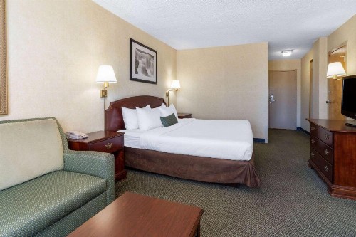 Ramada by Wyndham Reno Hotel & Casino - image 2