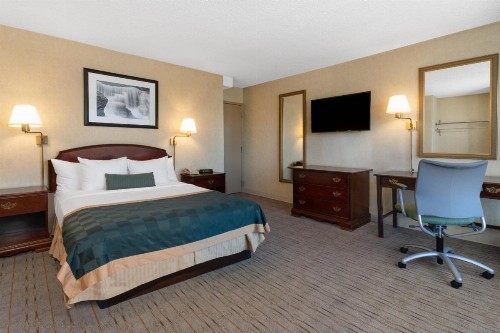 Ramada by Wyndham Reno Hotel & Casino - image 3