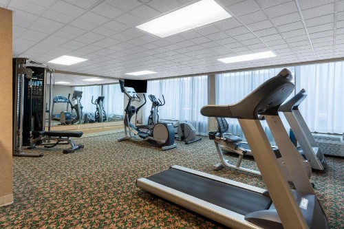 Ramada by Wyndham Reno Hotel & Casino - image 6