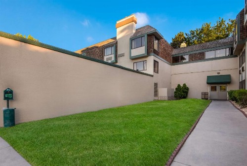 SureStay Plus Hotel by Best Western Reno Airport - image 28
