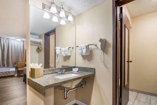 SureStay Plus Hotel by Best Western Reno Airport - image 38