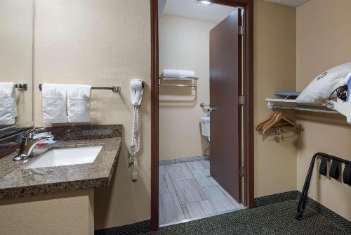 SureStay Plus Hotel by Best Western Reno Airport - image 41