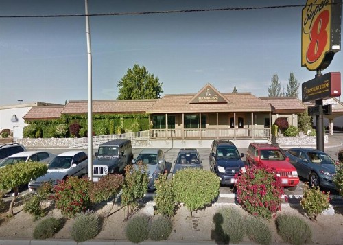 Super 8 by Wyndham Meadow Wood Courtyard - image 2