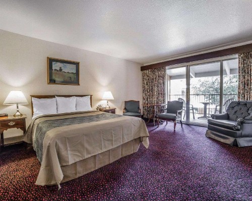 Econo Lodge Reno-Sparks Convention Center - image 21