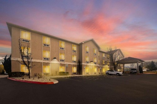 Comfort Inn & Suites Airport Reno - image 14