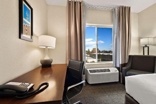 Comfort Inn & Suites Airport Reno - image 20