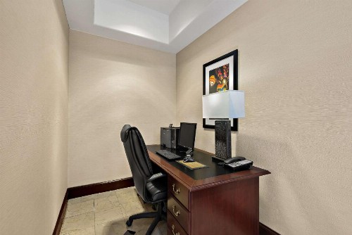 Comfort Inn & Suites Airport Reno - image 28