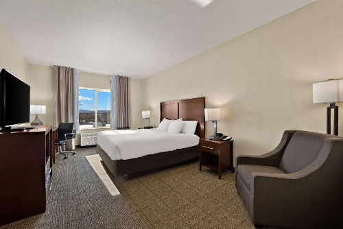 Comfort Inn & Suites Airport Reno - image 4