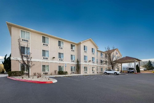 Comfort Inn & Suites Airport Reno - image 9