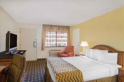 Travelodge by Wyndham Reno - image 21